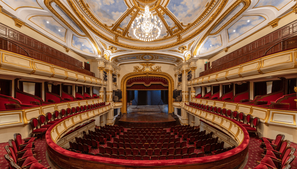 A view of the third floor inside the Hanoi Opera House, featuring elegant balconies and classic French-style decor (Source: Tiền Phong)
